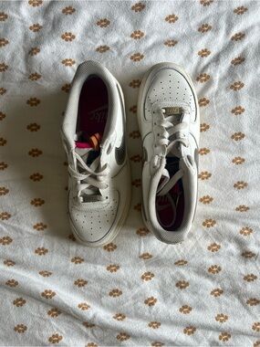 Nike White Low-Top Sneakers with Black Swoosh and Pink Insole